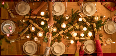117 Christmas Table GettyImages 847329480 1